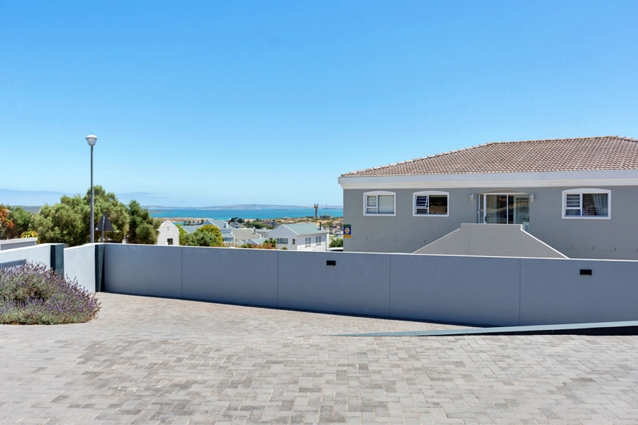4 Bedroom Property for Sale in Myburgh Park Western Cape